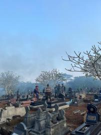 Warga Nglanggeran Laksanakan Kerja Bakti Besik Makam Sambut Bersih Desa